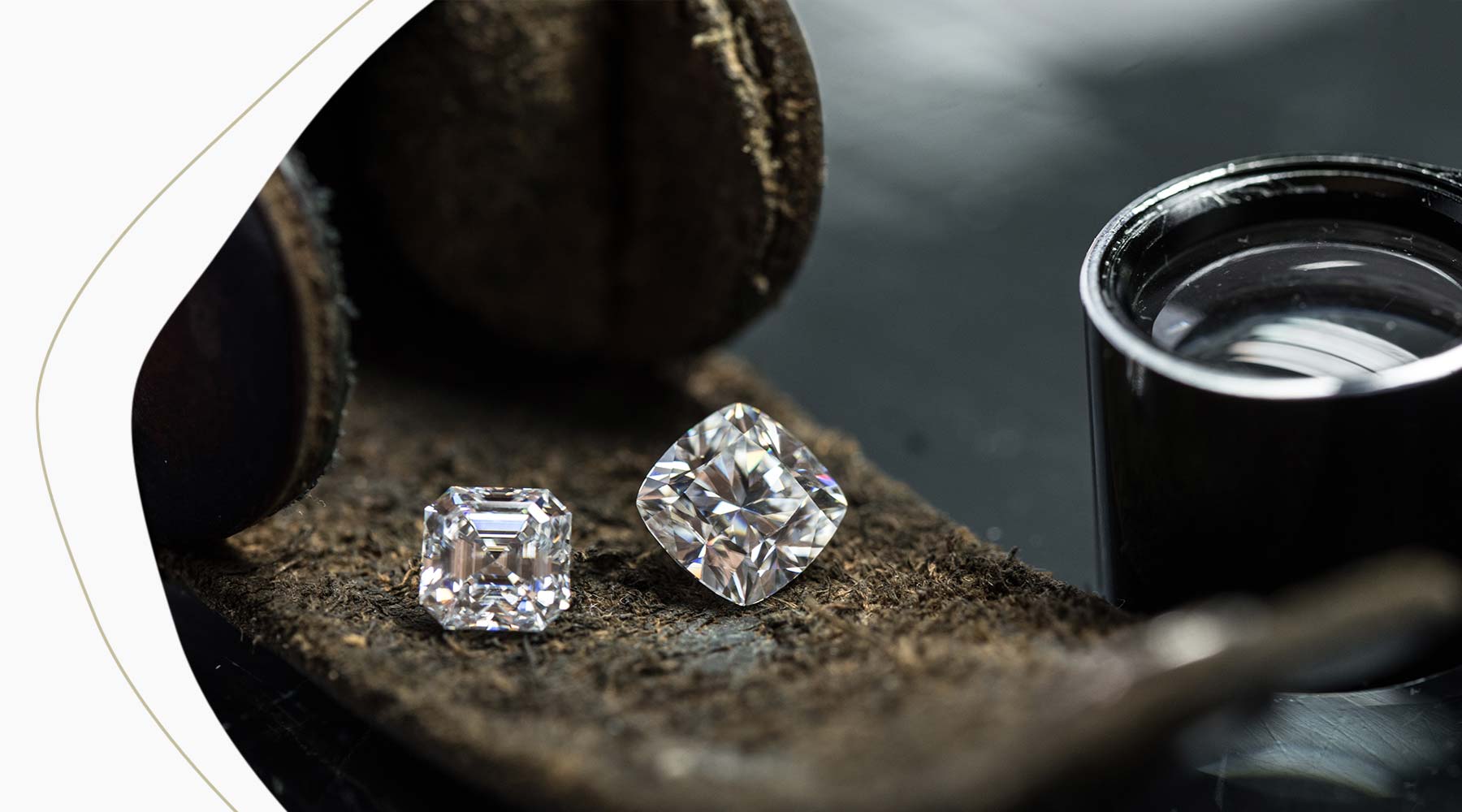 Diamantschmuck bei Goldschmiede Jaqueline. 
        Große Auswahl an Diamant Schmuck mit vielen verschiedenen Diamanten und Brillanten. 